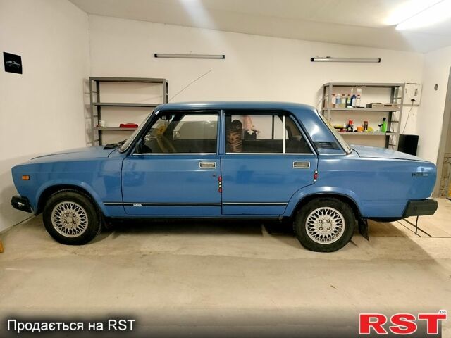 Синий ВАЗ 2107, объемом двигателя 1.3 л и пробегом 100 тыс. км за 1250 $, фото 1 на Automoto.ua