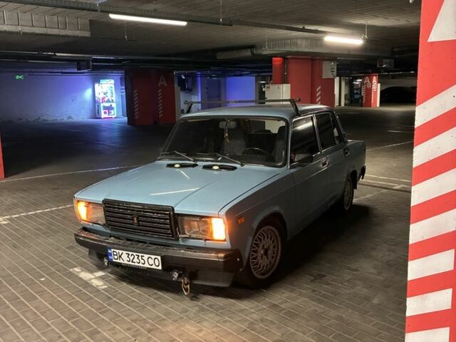Синий ВАЗ 2107, объемом двигателя 1.5 л и пробегом 300 тыс. км за 1000 $, фото 1 на Automoto.ua