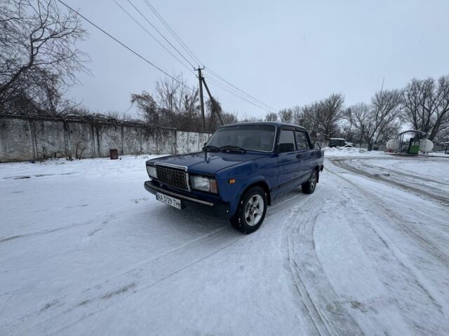 Синий ВАЗ 2107, объемом двигателя 1.5 л и пробегом 200 тыс. км за 750 $, фото 1 на Automoto.ua