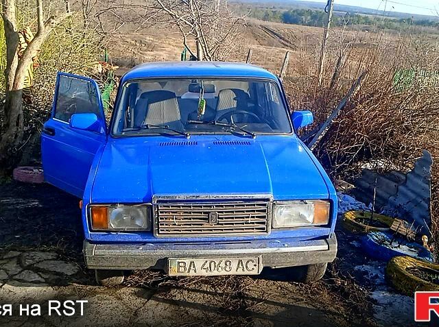 Синий ВАЗ 2107, объемом двигателя 1.7 л и пробегом 300 тыс. км за 700 $, фото 1 на Automoto.ua