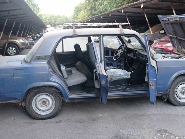 Синий ВАЗ 2107, объемом двигателя 1.5 л и пробегом 400 тыс. км за 600 $, фото 1 на Automoto.ua
