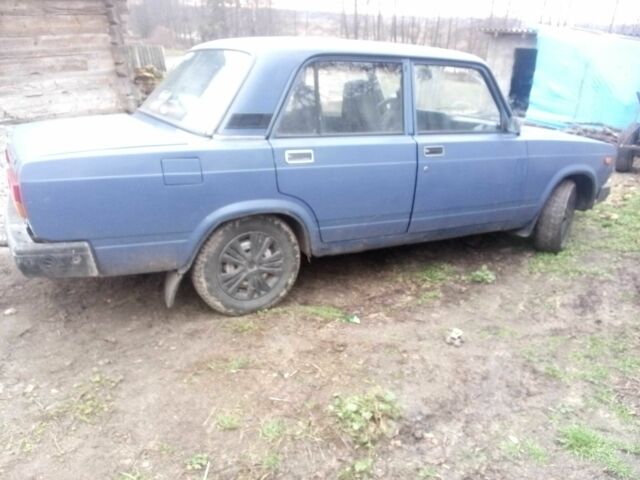 Синий ВАЗ 2107, объемом двигателя 1.5 л и пробегом 185 тыс. км за 600 $, фото 1 на Automoto.ua
