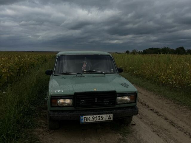 ВАЗ 2107 1989 в Ровно на Automoto.ua Зеленый ВАЗ 2107, объемом двигателя 1.5 л и пробегом 35 тыс. км за 1200 $, фото 1 на Automoto.ua