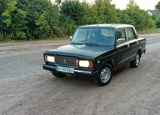 Зеленый ВАЗ 2107, объемом двигателя 1.5 л и пробегом 330 тыс. км за 308 $, фото 1 на Automoto.ua
