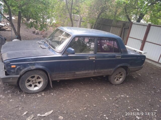 Зеленый ВАЗ 2107, объемом двигателя 1 л и пробегом 1000 тыс. км за 700 $, фото 1 на Automoto.ua