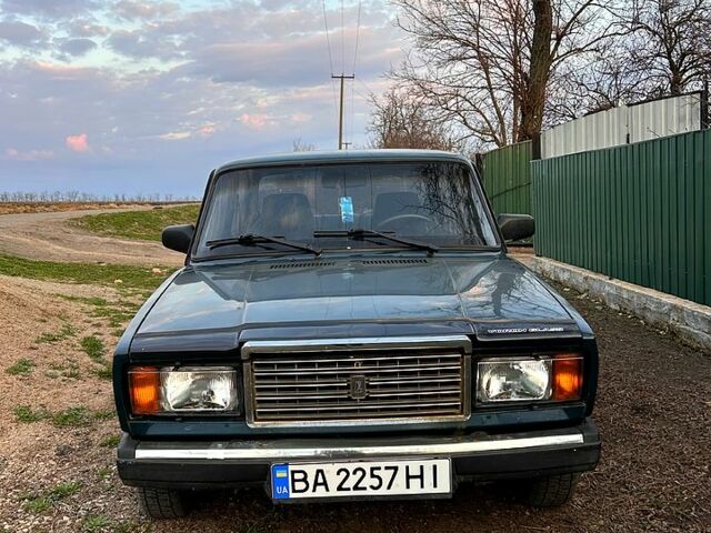 Зеленый ВАЗ 2107, объемом двигателя 1.5 л и пробегом 350 тыс. км за 1400 $, фото 1 на Automoto.ua