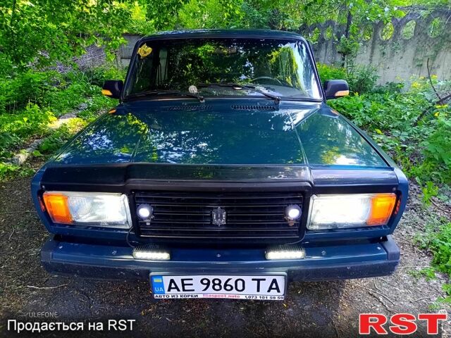 Зеленый ВАЗ 2107, объемом двигателя 1.5 л и пробегом 300 тыс. км за 2100 $, фото 1 на Automoto.ua
