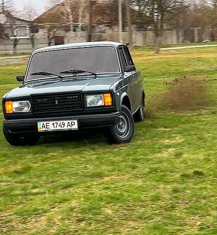 Зеленый ВАЗ 2107, объемом двигателя 17 л и пробегом 90 тыс. км за 1130 $, фото 1 на Automoto.ua