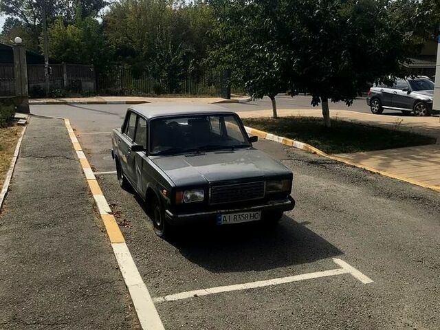 Зеленый ВАЗ 2107, объемом двигателя 1.6 л и пробегом 250 тыс. км за 1000 $, фото 1 на Automoto.ua