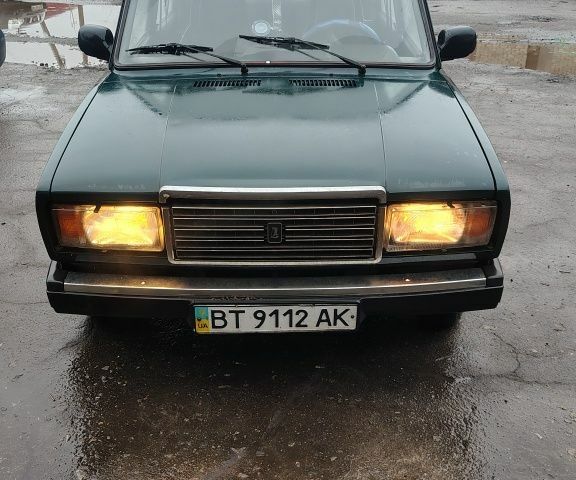 Зеленый ВАЗ 2107, объемом двигателя 1.5 л и пробегом 100 тыс. км за 1207 $, фото 1 на Automoto.ua