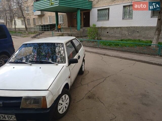 Белый ВАЗ 2108, объемом двигателя 1.3 л и пробегом 400 тыс. км за 800 $, фото 1 на Automoto.ua