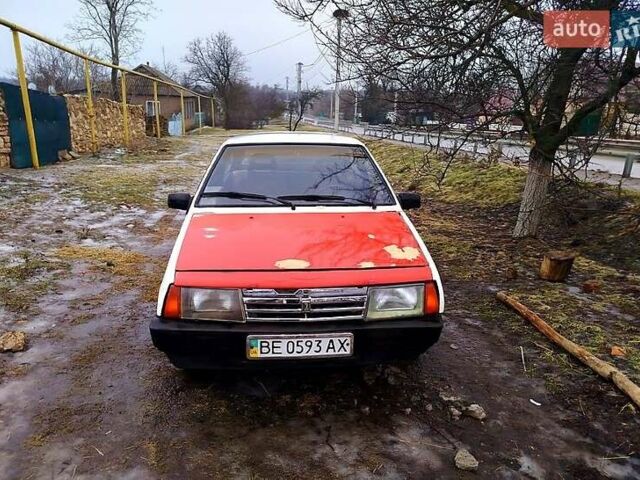 Белый ВАЗ 2108, объемом двигателя 1.5 л и пробегом 300 тыс. км за 400 $, фото 1 на Automoto.ua