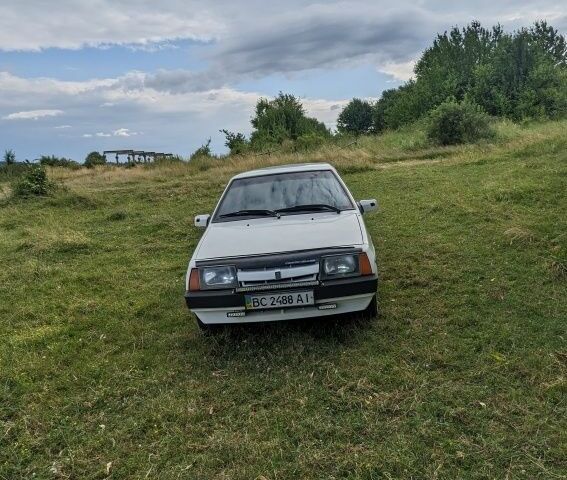 Белый ВАЗ 2108, объемом двигателя 0 л и пробегом 60 тыс. км за 800 $, фото 1 на Automoto.ua