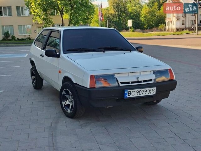 Белый ВАЗ 2108, объемом двигателя 1.29 л и пробегом 380 тыс. км за 1200 $, фото 1 на Automoto.ua