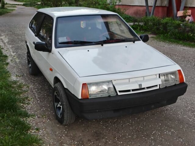 Белый ВАЗ 2108, объемом двигателя 1.3 л и пробегом 200 тыс. км за 1300 $, фото 1 на Automoto.ua