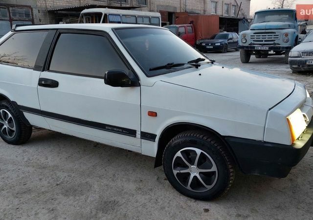 Белый ВАЗ 2108, объемом двигателя 1.3 л и пробегом 128 тыс. км за 1000 $, фото 1 на Automoto.ua