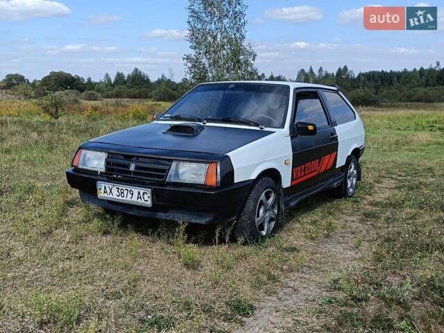 Белый ВАЗ 2108, объемом двигателя 1.5 л и пробегом 250 тыс. км за 850 $, фото 1 на Automoto.ua