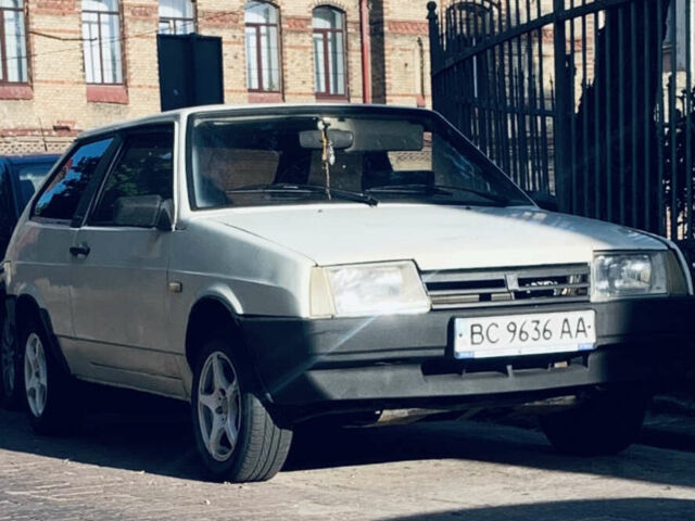 Белый ВАЗ 2108, объемом двигателя 1.3 л и пробегом 200 тыс. км за 800 $, фото 1 на Automoto.ua