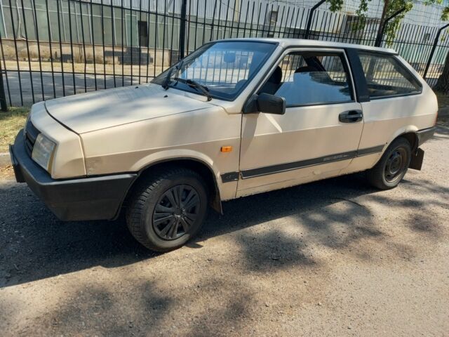 Белый ВАЗ 2108, объемом двигателя 1.3 л и пробегом 200 тыс. км за 601 $, фото 1 на Automoto.ua