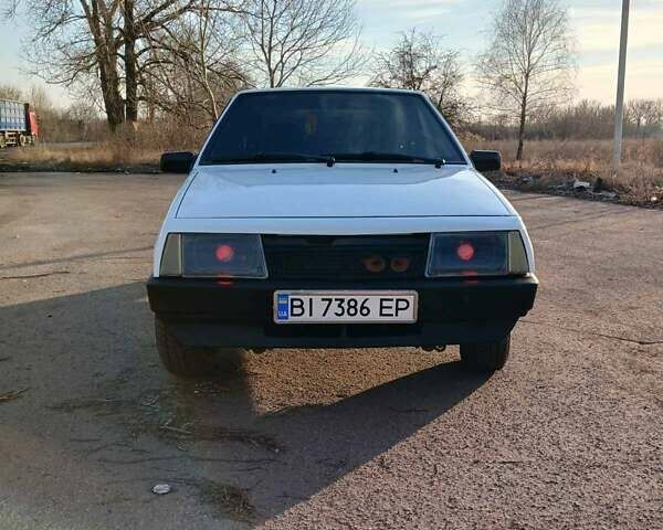 Белый ВАЗ 2108, объемом двигателя 1.3 л и пробегом 300 тыс. км за 2800 $, фото 1 на Automoto.ua