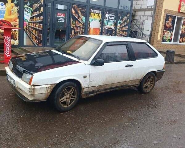Белый ВАЗ 2108, объемом двигателя 1.3 л и пробегом 300 тыс. км за 700 $, фото 1 на Automoto.ua
