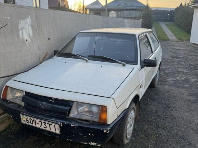 Белый ВАЗ 2108, объемом двигателя 1.3 л и пробегом 100 тыс. км за 900 $, фото 1 на Automoto.ua