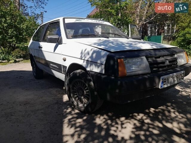 Белый ВАЗ 2108, объемом двигателя 1.3 л и пробегом 120 тыс. км за 387 $, фото 1 на Automoto.ua
