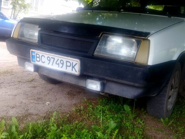 Белый ВАЗ 2108, объемом двигателя 1.3 л и пробегом 200 тыс. км за 600 $, фото 1 на Automoto.ua