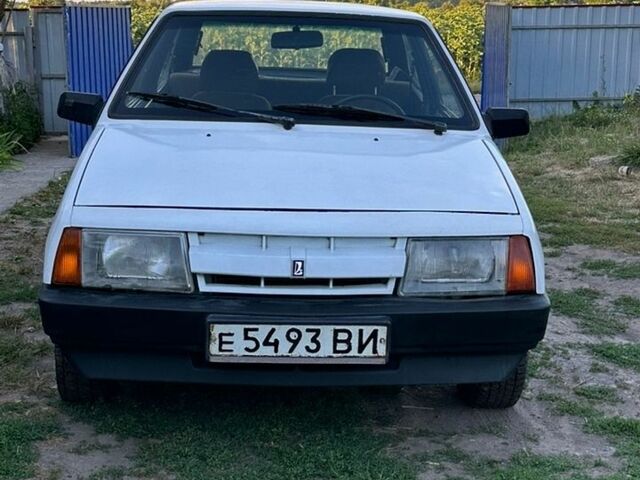 Белый ВАЗ 2108, объемом двигателя 1.1 л и пробегом 300 тыс. км за 800 $, фото 1 на Automoto.ua