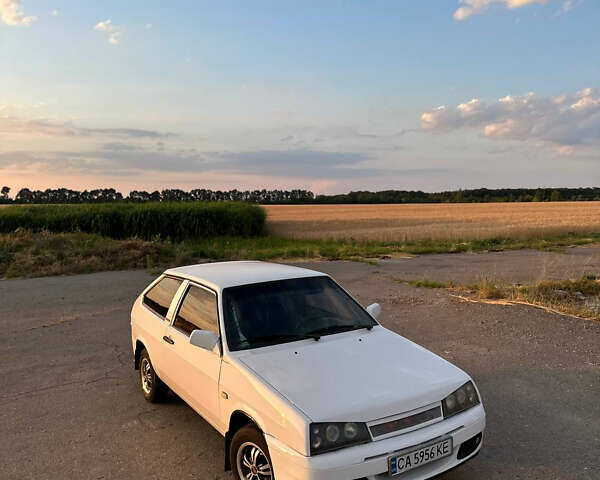 Белый ВАЗ 2108, объемом двигателя 1.29 л и пробегом 80 тыс. км за 3200 $, фото 1 на Automoto.ua