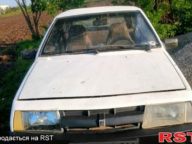 Белый ВАЗ 2108, объемом двигателя 1.3 л и пробегом 130 тыс. км за 300 $, фото 1 на Automoto.ua
