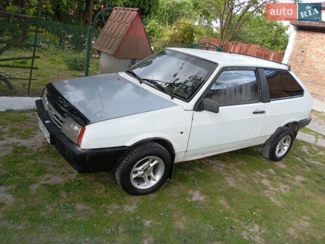 Белый ВАЗ 2108, объемом двигателя 1.5 л и пробегом 800 тыс. км за 550 $, фото 1 на Automoto.ua