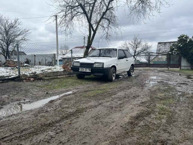 Белый ВАЗ 2108, объемом двигателя 1.5 л и пробегом 200 тыс. км за 650 $, фото 1 на Automoto.ua