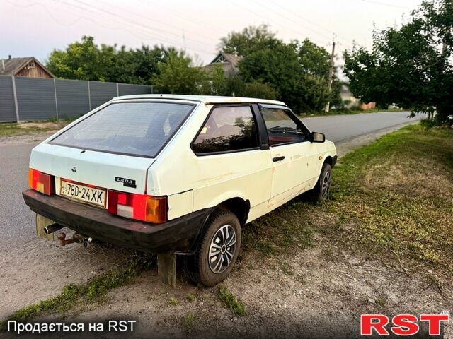 Белый ВАЗ 2108, объемом двигателя 1.3 л и пробегом 175 тыс. км за 600 $, фото 1 на Automoto.ua