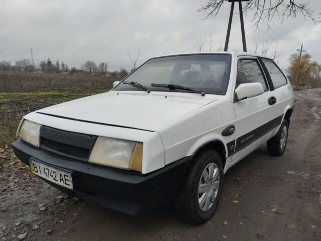 Белый ВАЗ 2108, объемом двигателя 1.3 л и пробегом 300 тыс. км за 750 $, фото 1 на Automoto.ua