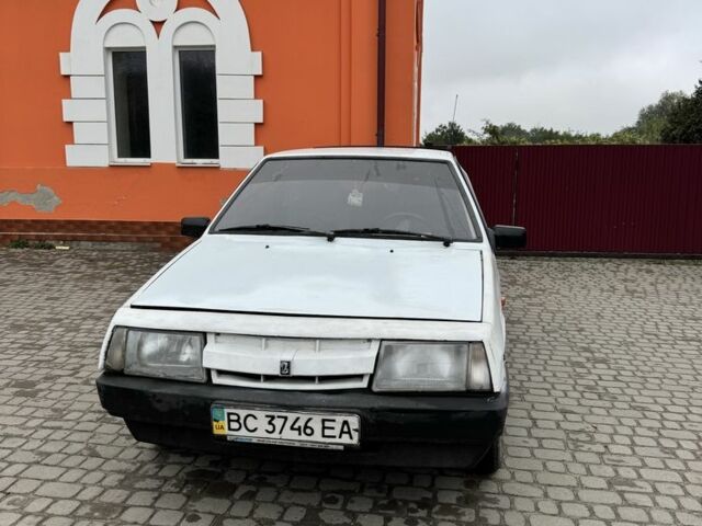 ВАЗ 2108 1987 в Жовкве на Automoto.ua Белый ВАЗ 2108, объемом двигателя 1.3 л и пробегом 450 тыс. км за 454 $, фото 1 на Automoto.ua