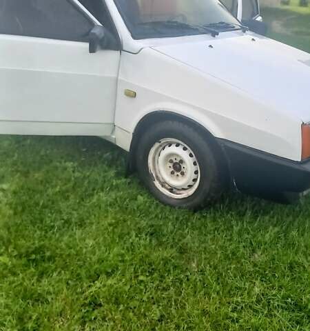 Белый ВАЗ 2108, объемом двигателя 0 л и пробегом 100 тыс. км за 598 $, фото 1 на Automoto.ua