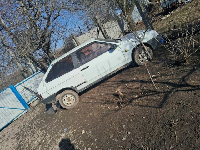 Белый ВАЗ 2108, объемом двигателя 1.3 л и пробегом 300 тыс. км за 350 $, фото 1 на Automoto.ua