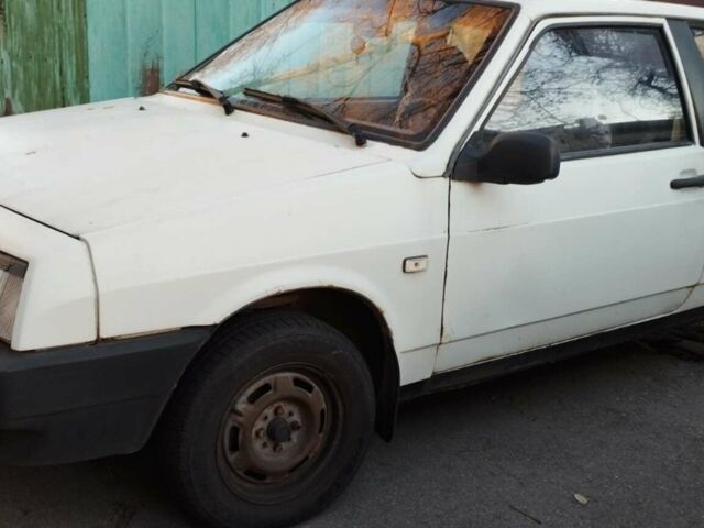 Белый ВАЗ 2108, объемом двигателя 1.3 л и пробегом 200 тыс. км за 800 $, фото 1 на Automoto.ua