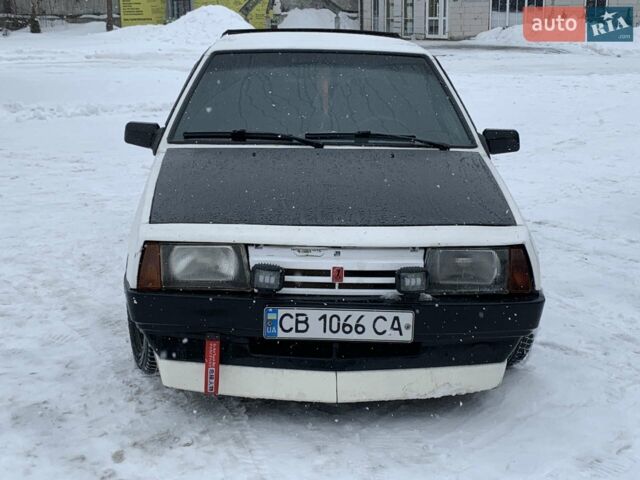 Белый ВАЗ 2108, объемом двигателя 1.3 л и пробегом 180 тыс. км за 1000 $, фото 1 на Automoto.ua