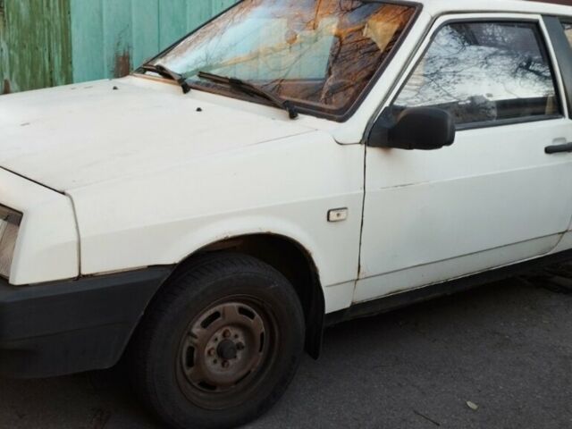 Белый ВАЗ 2108, объемом двигателя 1.3 л и пробегом 200 тыс. км за 900 $, фото 1 на Automoto.ua