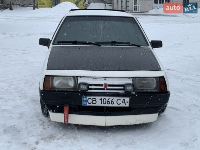 Белый ВАЗ 2108, объемом двигателя 1.3 л и пробегом 180 тыс. км за 1000 $, фото 1 на Automoto.ua