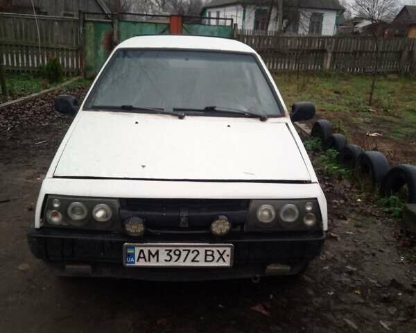 Белый ВАЗ 2108, объемом двигателя 1.1 л и пробегом 300 тыс. км за 700 $, фото 1 на Automoto.ua
