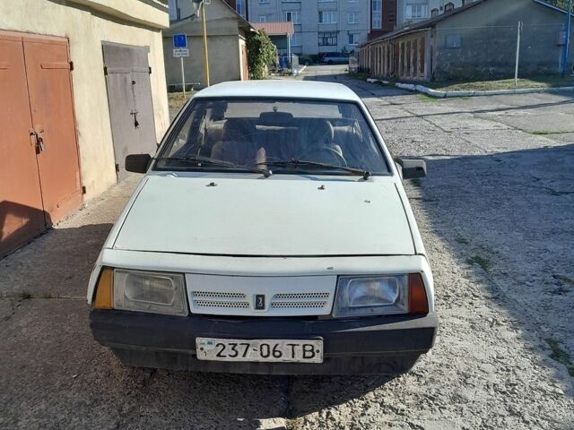 Белый ВАЗ 2108, объемом двигателя 1.3 л и пробегом 1 тыс. км за 699 $, фото 1 на Automoto.ua
