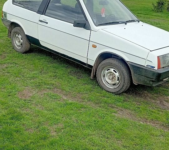 Белый ВАЗ 2108, объемом двигателя 1.29 л и пробегом 100 тыс. км за 900 $, фото 1 на Automoto.ua