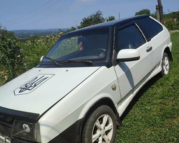 Белый ВАЗ 2108, объемом двигателя 1.3 л и пробегом 200 тыс. км за 1000 $, фото 1 на Automoto.ua