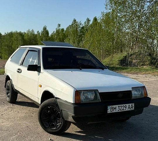 Белый ВАЗ 2108, объемом двигателя 1.5 л и пробегом 300 тыс. км за 1100 $, фото 1 на Automoto.ua