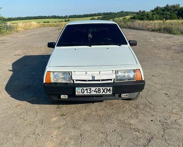 Белый ВАЗ 2108, объемом двигателя 1.3 л и пробегом 80 тыс. км за 1100 $, фото 1 на Automoto.ua