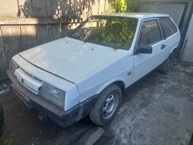 Белый ВАЗ 2108, объемом двигателя 1.5 л и пробегом 100 тыс. км за 450 $, фото 1 на Automoto.ua