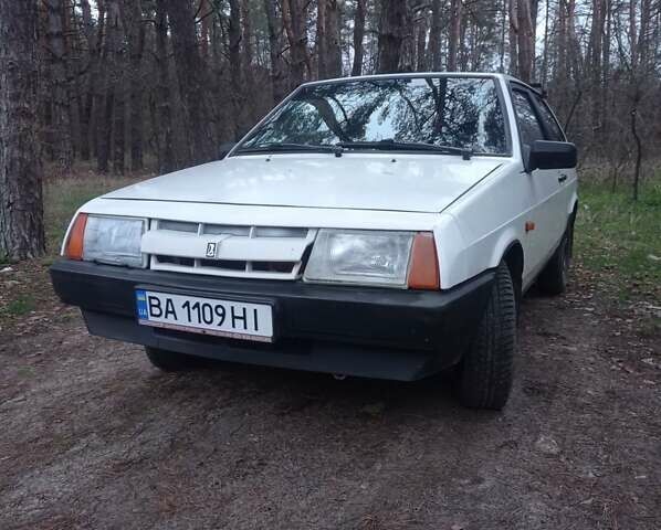 Белый ВАЗ 2108, объемом двигателя 1.3 л и пробегом 200 тыс. км за 1200 $, фото 1 на Automoto.ua